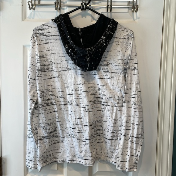 Brooklyn Cloth hooded tee - Picture 5 of 5